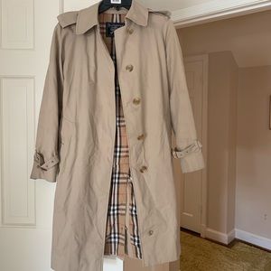 Burberry Chelsea trench coat in honey
